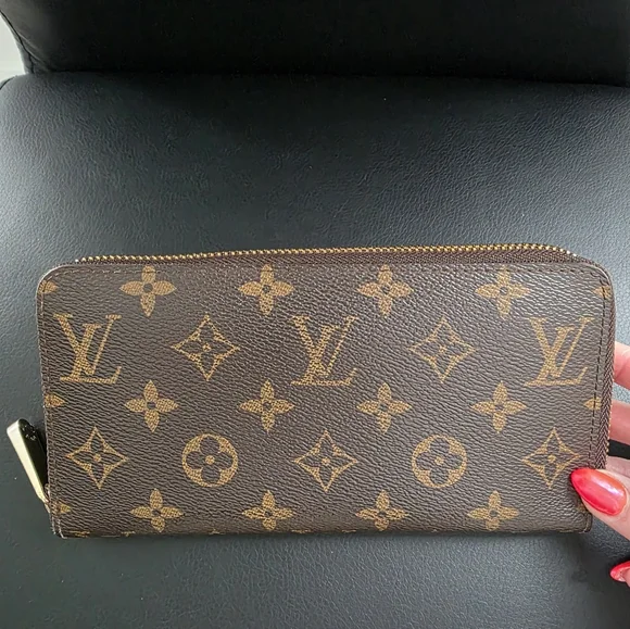 Authentic Louis Vuitton Zippy Monogram Wallet - Picture 2 of 8